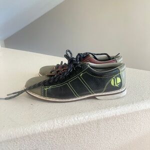 LINDS CRS Bowling Shoes,‎  Lace Up Red & Black Leather Unisex Size 8 / 39.5
